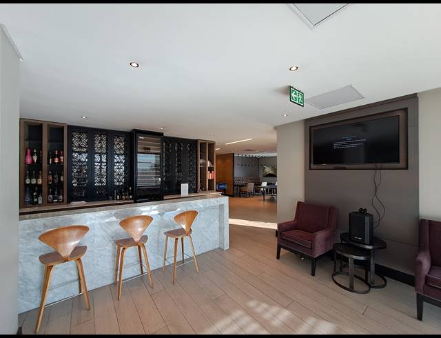 1,070M² OFFICE TO LET IN SANDHURST